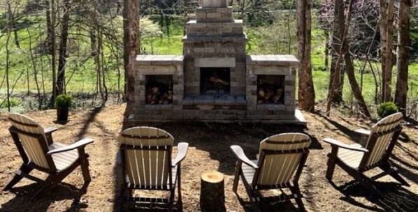 Linger into the evening as you relax by the fireplace to the sounds of nature