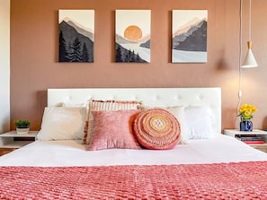 #CloudStays Sleep in Style: Our Heroic King-Size Headboard, Merging Comfort with Elegance!