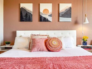 #CloudStays Sleep in Style: Our Heroic King-Size Headboard, Merging Comfort with Elegance!