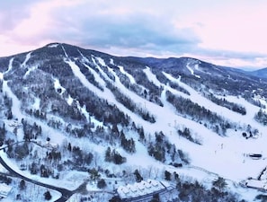 Lift Haus offers the best ski-in/ski-out experience Attitash. 🎿