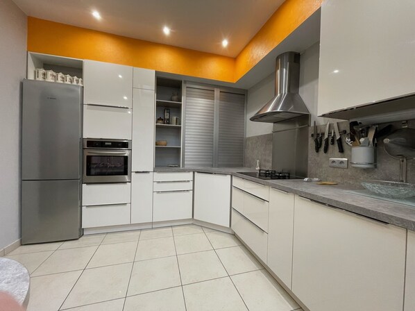 Modern and fully equipped Kitchen