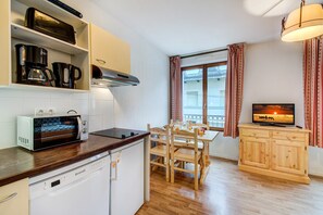 Make a tasty meal in your own kitchenette!