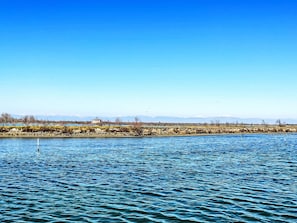 Sky, Blue, Water Resources, Water, Daytime, Body Of Water, Horizon, Waterway