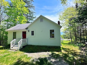 Perfect home base to explore Franconia Notch or ski Cannon and Bretton Woods