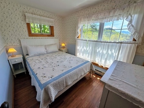 The traditional style Queen bedroom features stunning mountain views. Nothing beats waking up to the views of some of New England's most rugged mountains!