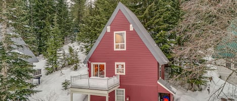 Snoqualmie Pass Vacation Rental | 2BR | 2BA | Stairs Required | 1,100 Sq Ft