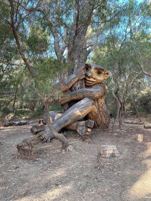 Take a tranquil lakeside stroll to discover the hidden Giant of Mandurah – a secret waiting.