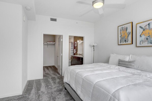Master bedroom, King Size bed