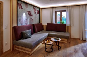Ferienwohnung Bootshütte, 1-5Pers., 2sep. SZ, 2.OG, Balkon mit Chiemseeblick