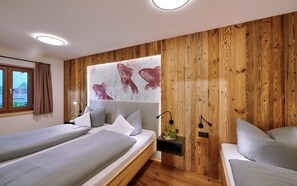 Ferienwohnung Bootshütte, 1-5Pers., 2sep. SZ, 2.OG, Balkon mit Chiemseeblick