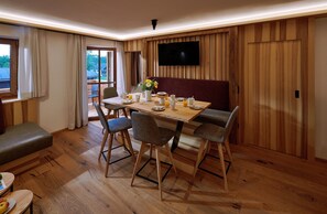 Ferienwohnung Bootshütte, 1-5Pers., 2sep. SZ, 2.OG, Balkon mit Chiemseeblick