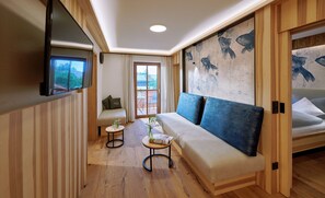 Ferienwohnung Alz, 1-5Pers., 2 sep. SZ, 1.OG, Balkon mit Chiemseeblick-Wohnbereich