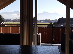 Panorama Suite Chiemsee 2 Schlafzimmer, 1-3 Pers., Balkon-Ausblick aus der Küche