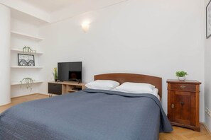 Sleeping area with an access to cable television