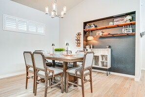 Dining Area | Dishware & Flatware Provided