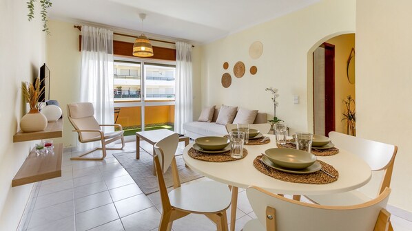 Lovely dining area for 4 where you can enjoy your homemade meals #lovelystay