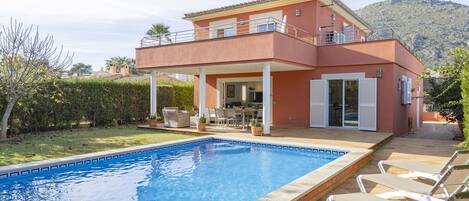 Villa in Alcudia near the beach for 8 people