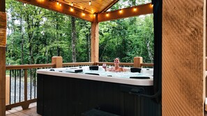 Enjoy the view of tall pines from the oversized hot tub!!