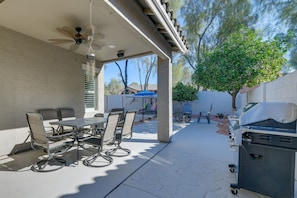 Patio | Outdoor Dining Area | Gas Grill | Fire Pit