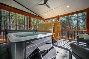 6-person hot tub and barrel sauna