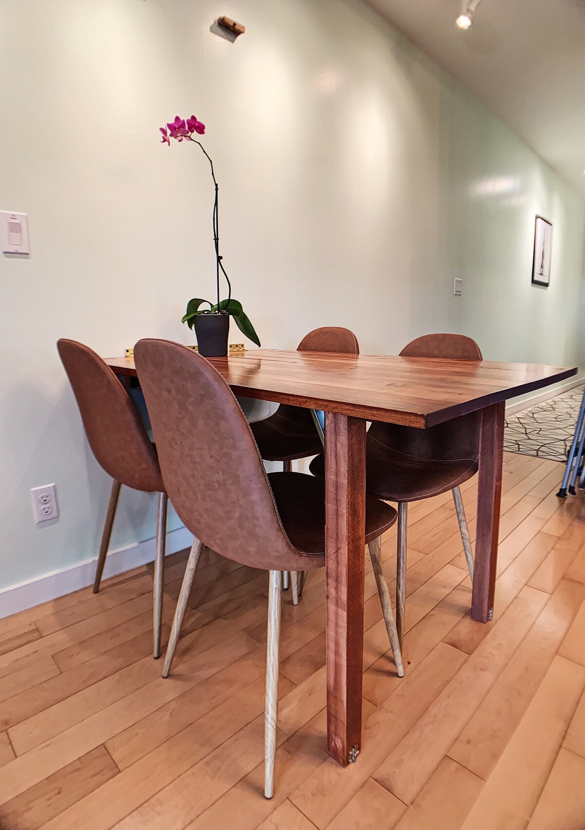 Chic and Central 2br/2ba SoMa Condo close to it all!