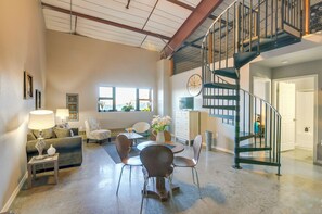 Living Room | Smart TV
