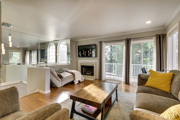 Lake Oswego Vacation Rental | 3BR | 2.5BA | 1,450 Sq Ft | Stairs Required