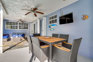 Covered Patio | Outdoor Dining | Smart TV