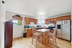 Indoors, Kitchen, Hardwood, Floor, Flooring