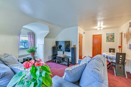 Mount Vernon Vacation Rental | 1BR | 1BA | 700 Sq Ft | Stairs Required