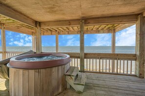 Surf or Sound Realty - 1182 - Island Breeze Avon - Hot Tub-2