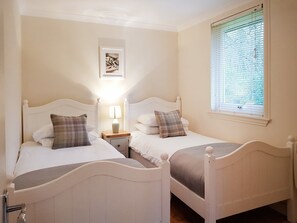 Twin bedroom | Leven Lodge 3 - Loch Lomond Sanctuary Lodges, Loch Lomond