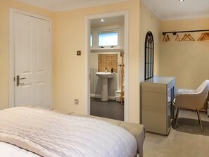 Double bedroom | Leven Lodge 1 - Loch Lomond Sanctuary Lodges, Loch Lomond