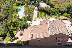 Autumn, Building Exterior, Garden, Outdoor, Pool, Spring, Summer