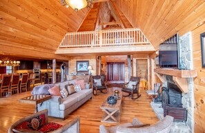 Vaulted ceilings and no drywall in sight...