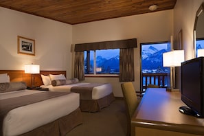 Come and stay in our cozy and rustic Canmore room in the midst of the Rockies!