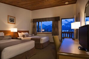 Come and stay in our cozy and rustic Canmore room in the midst of the Rockies!