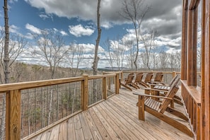 Wrap around deck with stunning panoramic Mountain Views