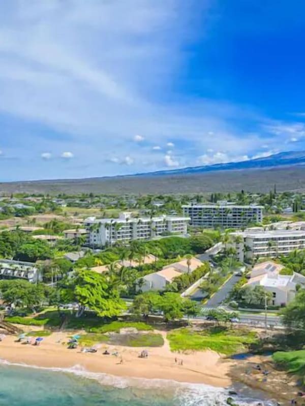 Discover breathtaking views and serene surroundings at our prime location, perfect for an escape. (1)