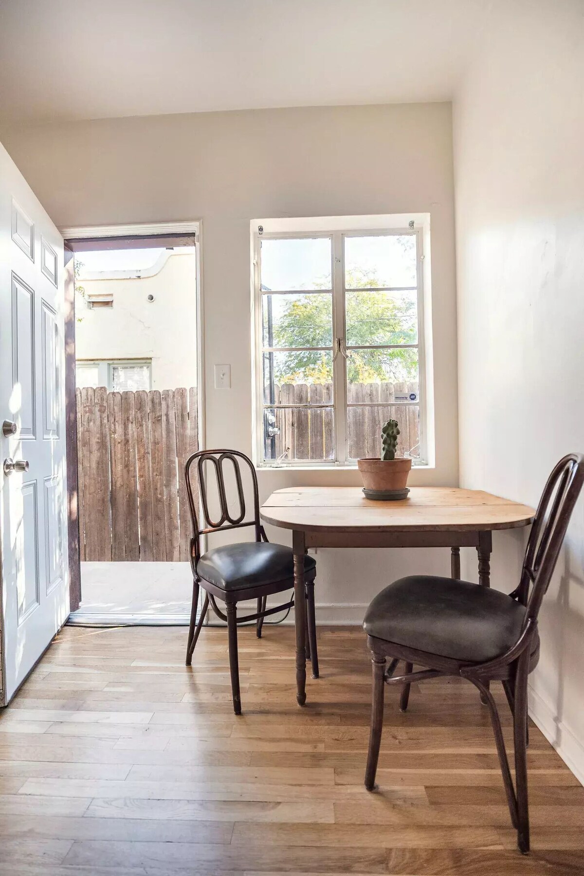Beautiful Bungalow Close to U of A, Downtown and Historic 4th Court