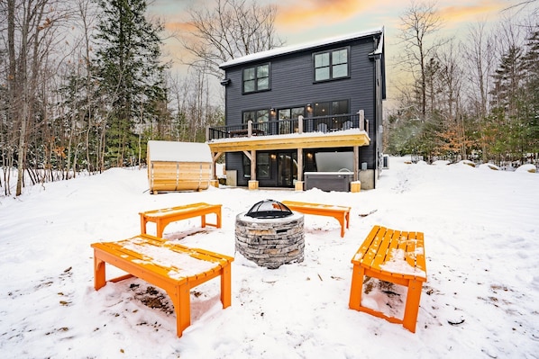 Come experience the perfect trifecta- barrel sauna, hot tub, and a firepit!