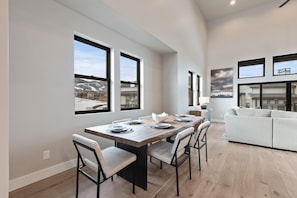 Mayflower Lakeside 1032 by Moose Management