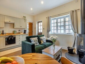 Open plan living space | Cheshire Barns- Peartree Cottage - Cheshire Barns, Antrobus, near Northwich