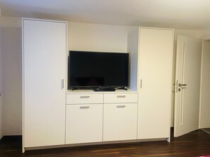 Kleiderschrank Zimmer 1