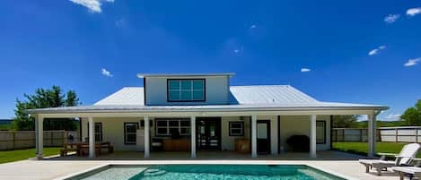 FRIO WAVES - Private estate in Concan with stunning views, large pool with tanning shelf and covered outdoor dining area and poolside 1/2 bath.