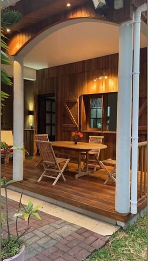 Outdoor dining