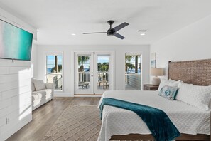 HUGE Master Suite with King Bed, Gulf Views, Private Patio, Smart TV, Queen Sleeper Sofa, bathroom with walk in shower