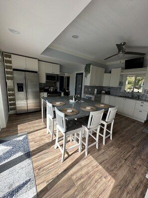 Fully stocked kitchen with seating for 4 at the island