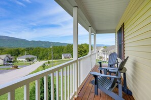 Furnished Deck | Mountain Views