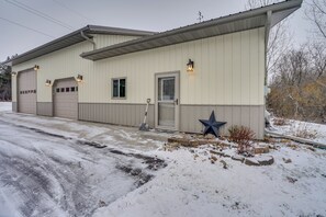 Apartment Exterior | Homeowner On-Site (Separate Unit)